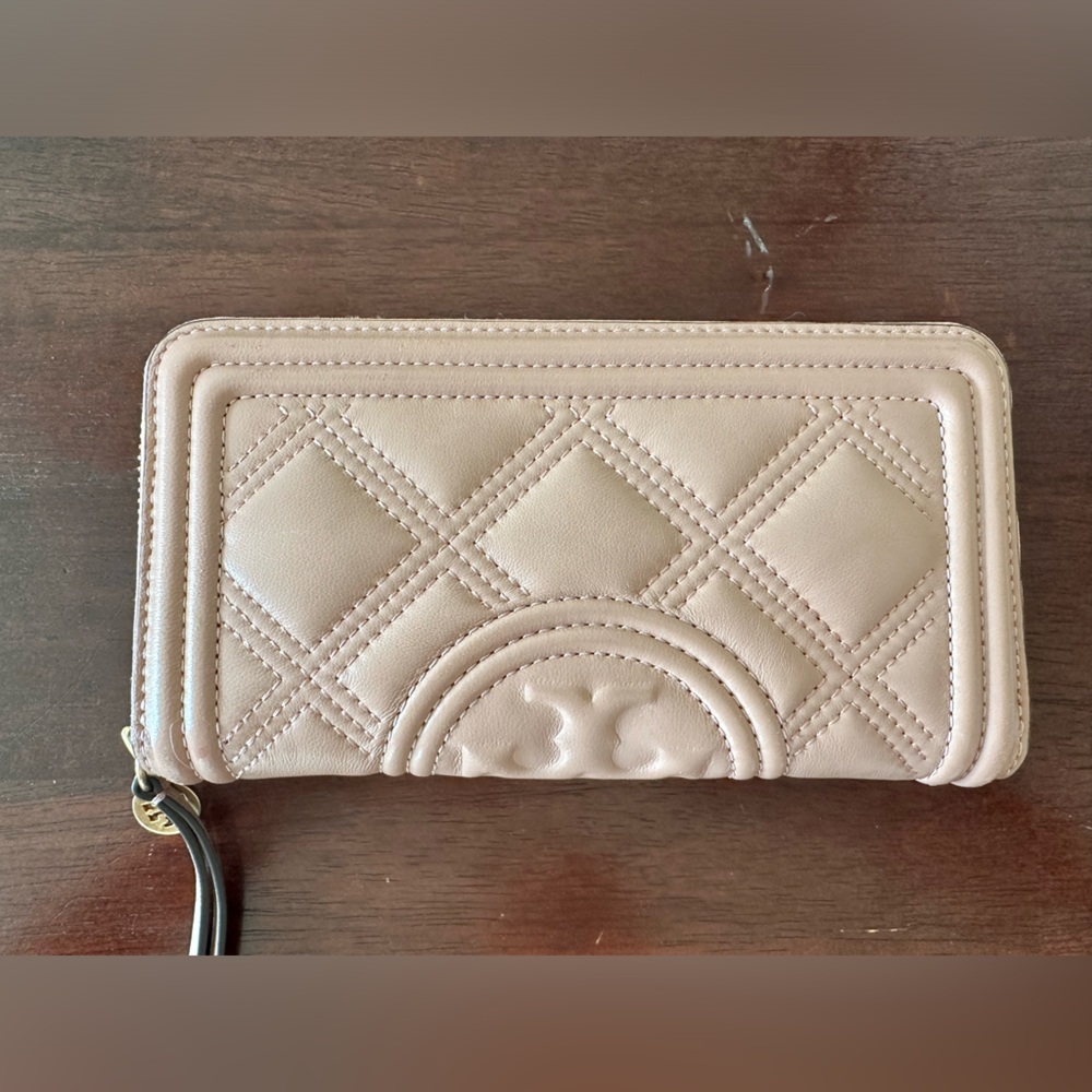TORY BURCH FLEMING SOFT MATTE ZIP CONTINENTAL WALLET